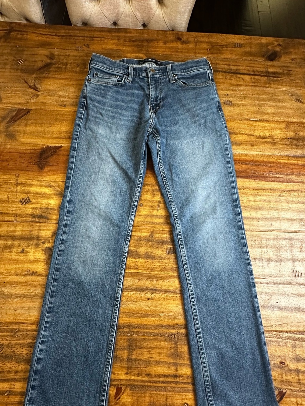 Hollister Men's Straight Fit Medium Blue Jeans